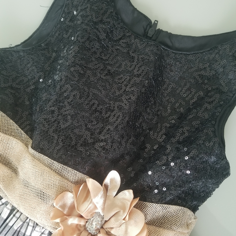 Dress - Picture 3 of 3
